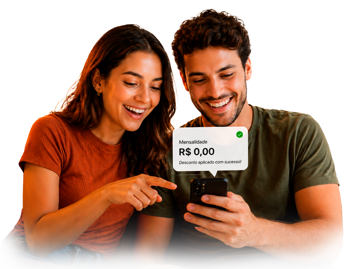 Cliente usando celular feliz com desconto NET.COM